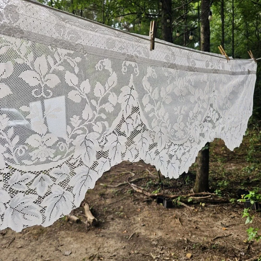 Vintage 1970s-80s White Floral Eyelet Lace Valance Scalloped Cottagecore Curtain